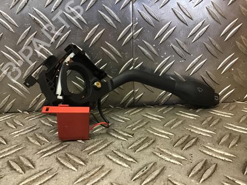 Commodo Essuie Glace / Phare VW LUPO I (6X1, 6E1) 1.0 (50 hp) 33129844