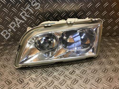 Faro anteriore sinistro VOLVO V40 Estate (645) 1.8 (122 hp) 32266067