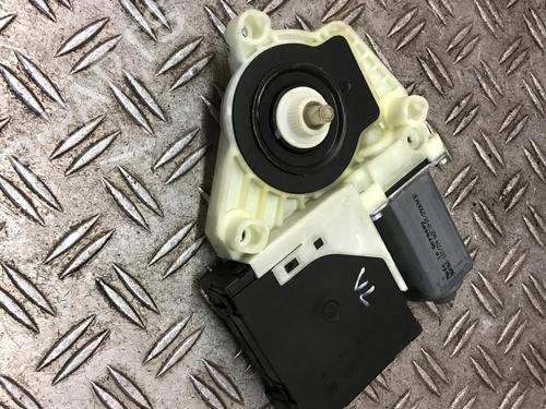 Left front window motor VW GOLF VI (5K1) 1.4 | BP38499142E21 - Image 5