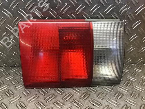 Feu de coffre gauche AUDI 80 B4 Saloon (8C2) 2.0 (90 hp) 32060363