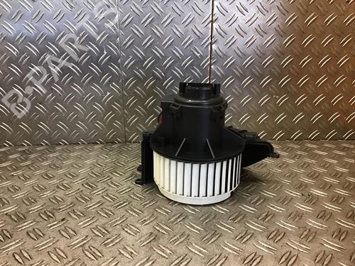 Heater blower motor OPEL ASTRA H Estate (A04) 1.6 (L35) | BP31184695M62