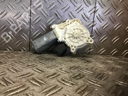 Left front window motor MERCEDES-BENZ VITO Bus (W639) 113 CDI (639.701, 639.703, 639.705) | BP28011399E21 
