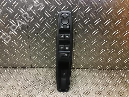 Used Switch RENAULT SCÉNIC III (JZ0/1_) 1.4 16V (JZ0F, JZ1V) (131 hp) 30641344