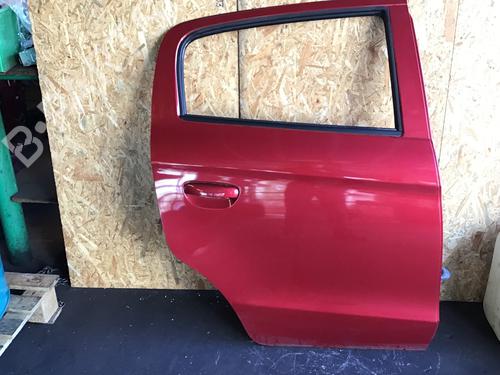 Dør højre bagtil Dør højre bagtil MITSUBISHI MIRAGE / SPACE STAR VI Hatchback (A0_A) 1.0 (A05A) (71 hp) 34212634 34212634