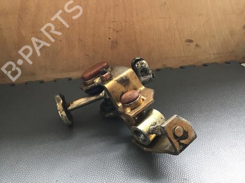 Leva del cambio AUDI 80 B2 Saloon (811, 813, 814, 819, 853) 1.8 (90 hp) 32191087