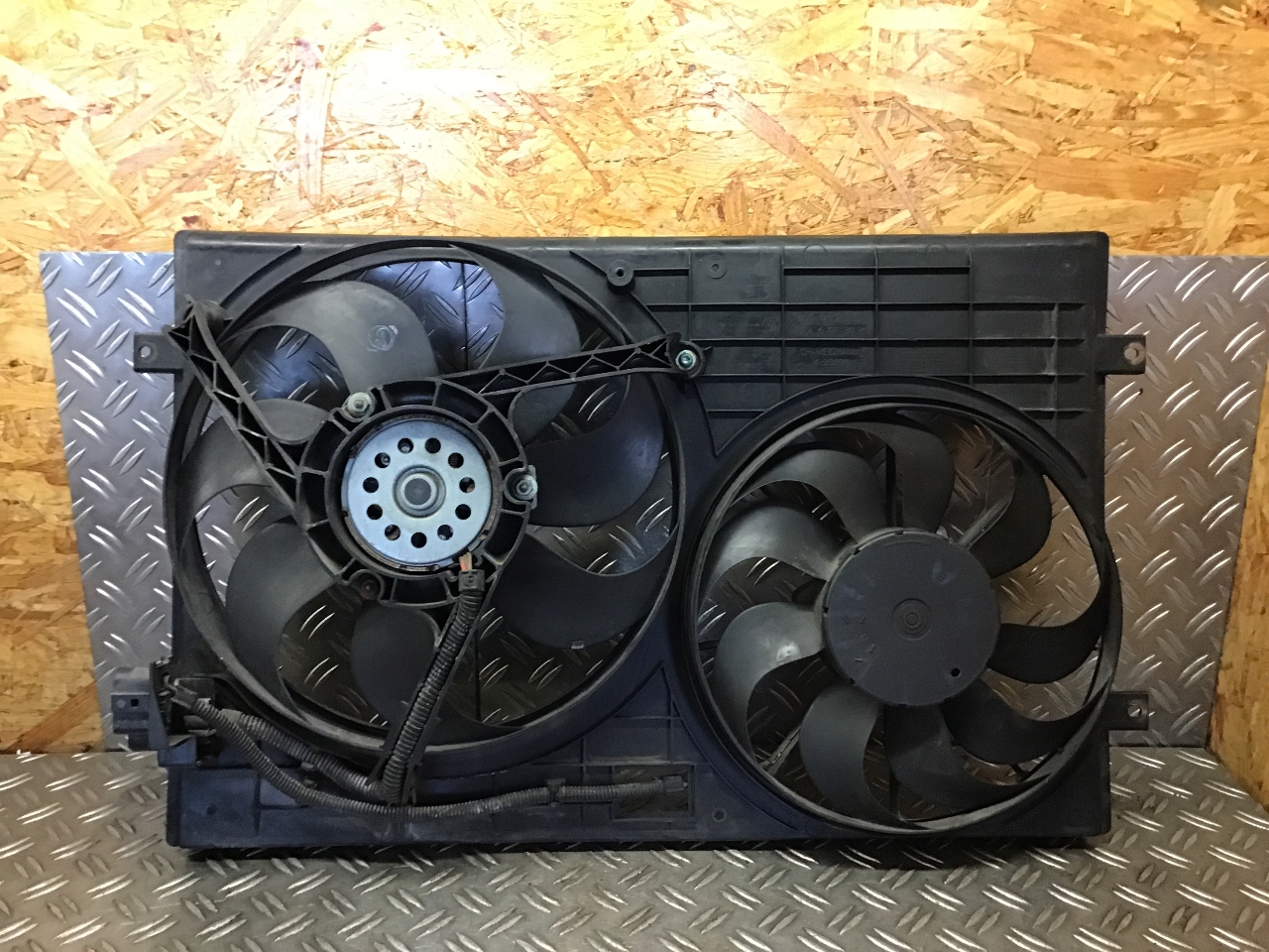 Radiator fan VW POLO (9N_) 1.2 12V 9438800 BParts