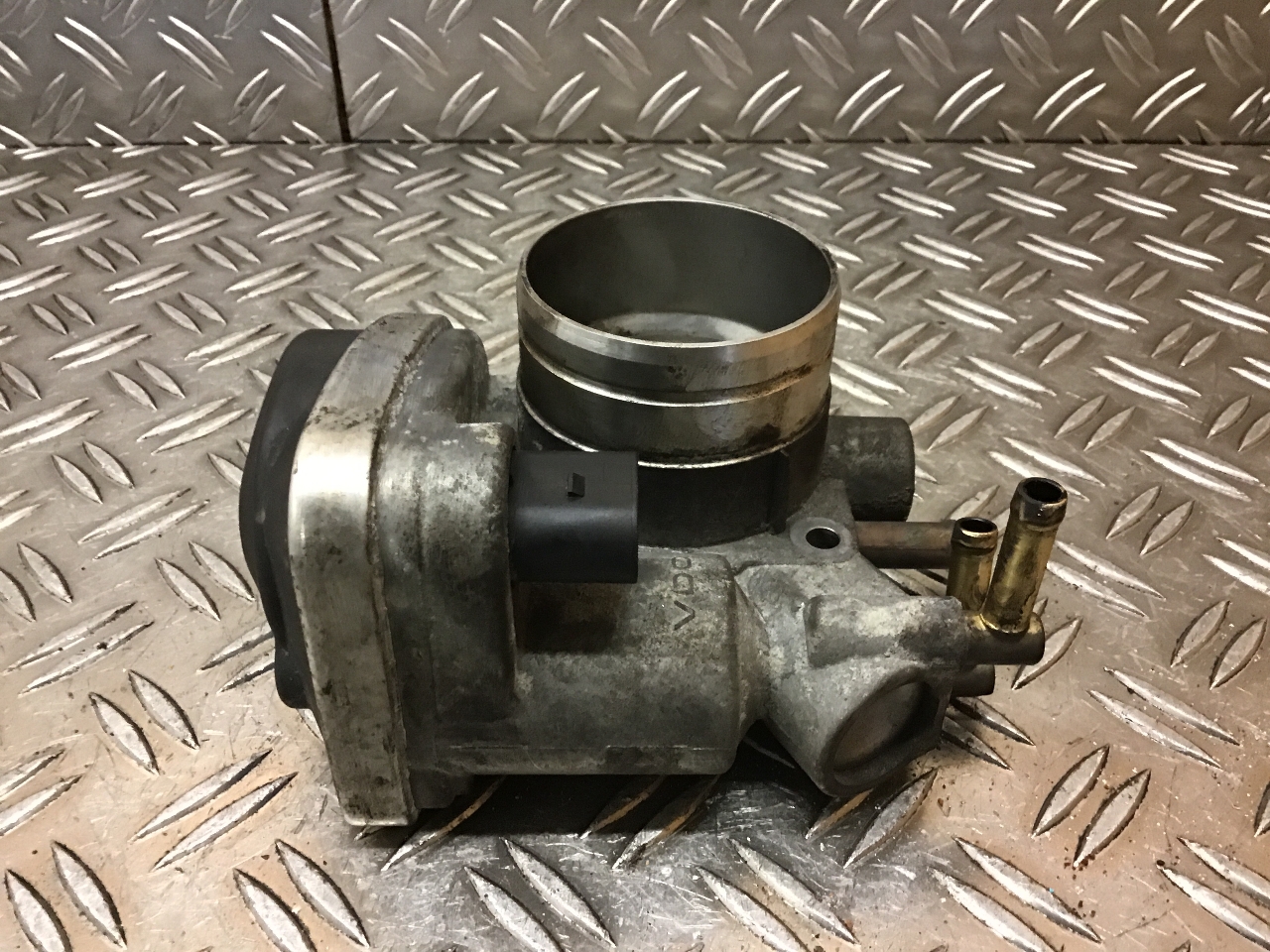 Throttle body VW GOLF V (1K1) 1.6 6703431 BParts