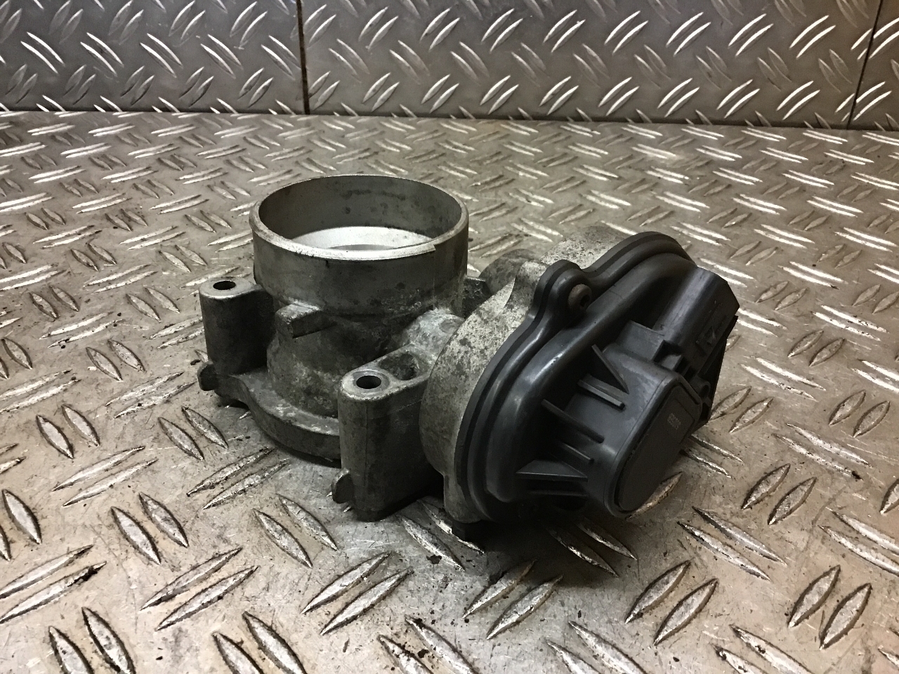 Throttle body FORD FOCUS CMAX (DM2) 1.8 8815011 BParts