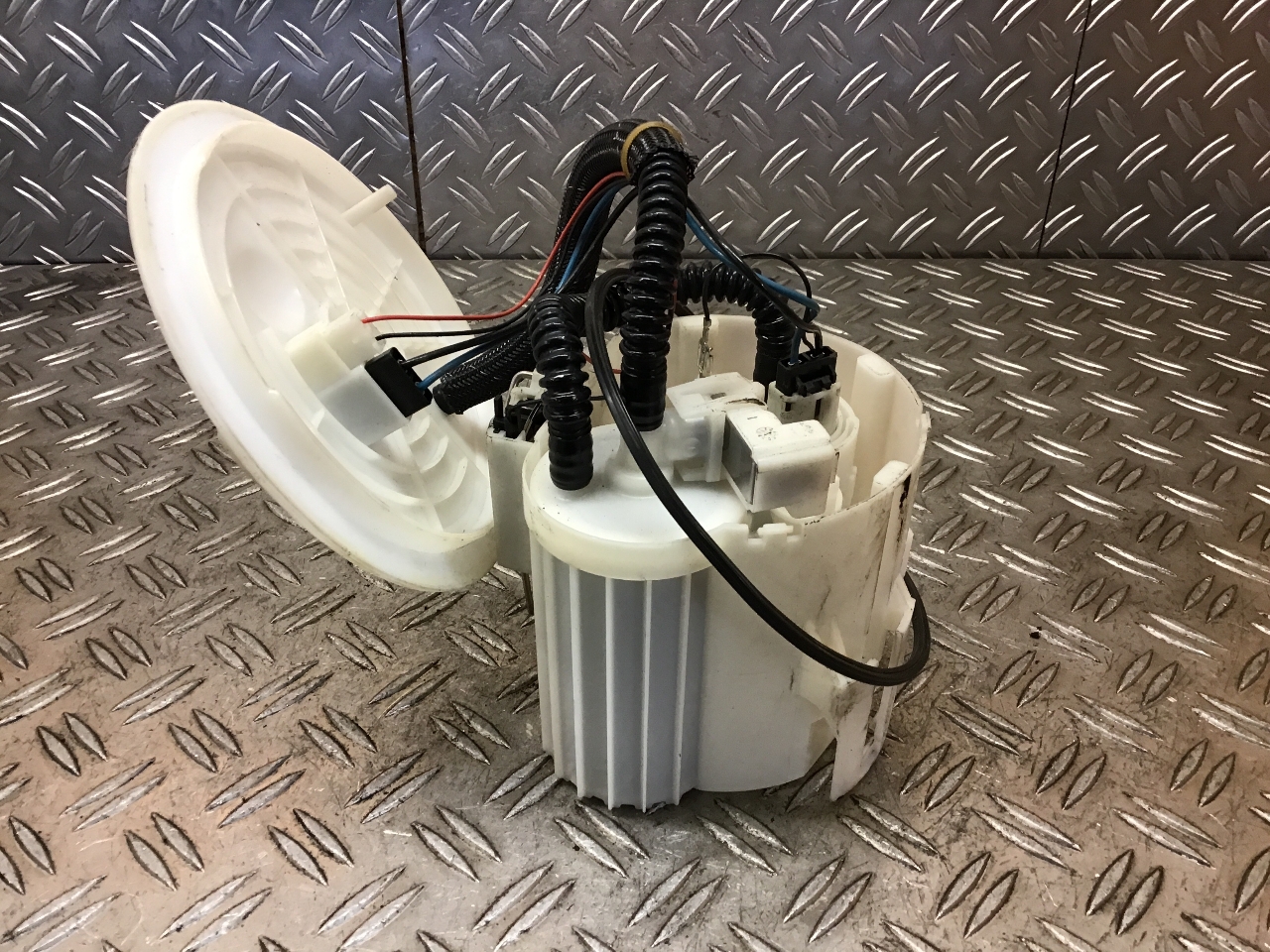 Fuel pump OPEL ZAFIRA / ZAFIRA FAMILY B (A05) 1.8 (M75) 9312985 BParts