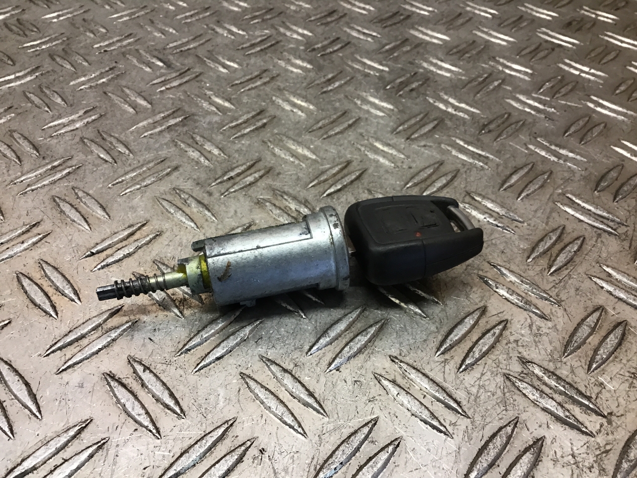 Ignition barrel OPEL ZAFIRA A MPV (T98) 2.2 DTI 16V (F75) 10101625 B