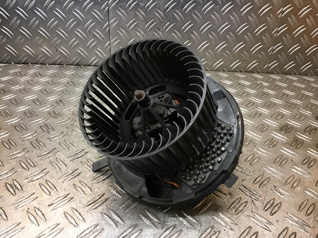 Heater blower motor VW PASSAT B6 Variant (3C5) 2.0 TDI 10988721 BParts