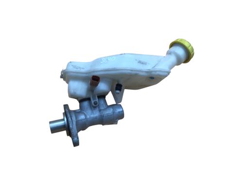brake-master-cylinder-peugeot-2008-i-cu_-2013-32780438 main image