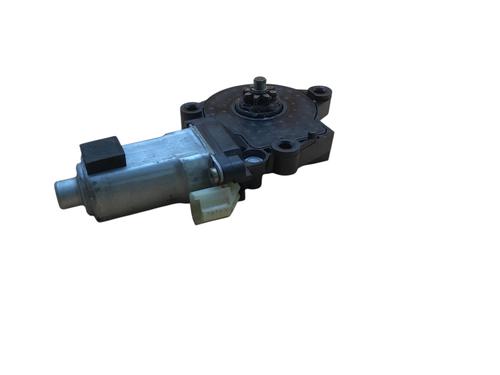 Left front window motor KIA SPORTAGE II (JE_, KM_) 2.7 V6 4WD | BP32479848E21 