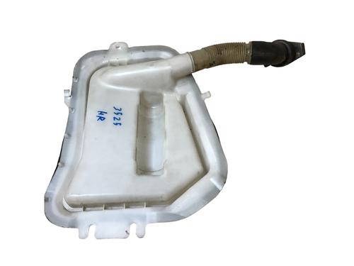 Used Windscreen washer tank BMW 3 Touring (E46) 318 i (118 hp) 19079361