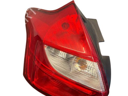 Used Left taillight Left taillight 37032000 37032000