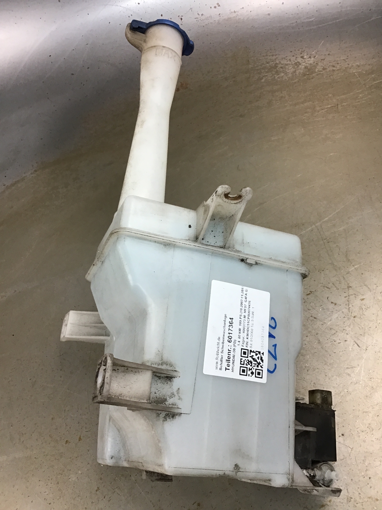 Windscreen washer tank HYUNDAI i30 (FD) 1.4 10089057 BParts