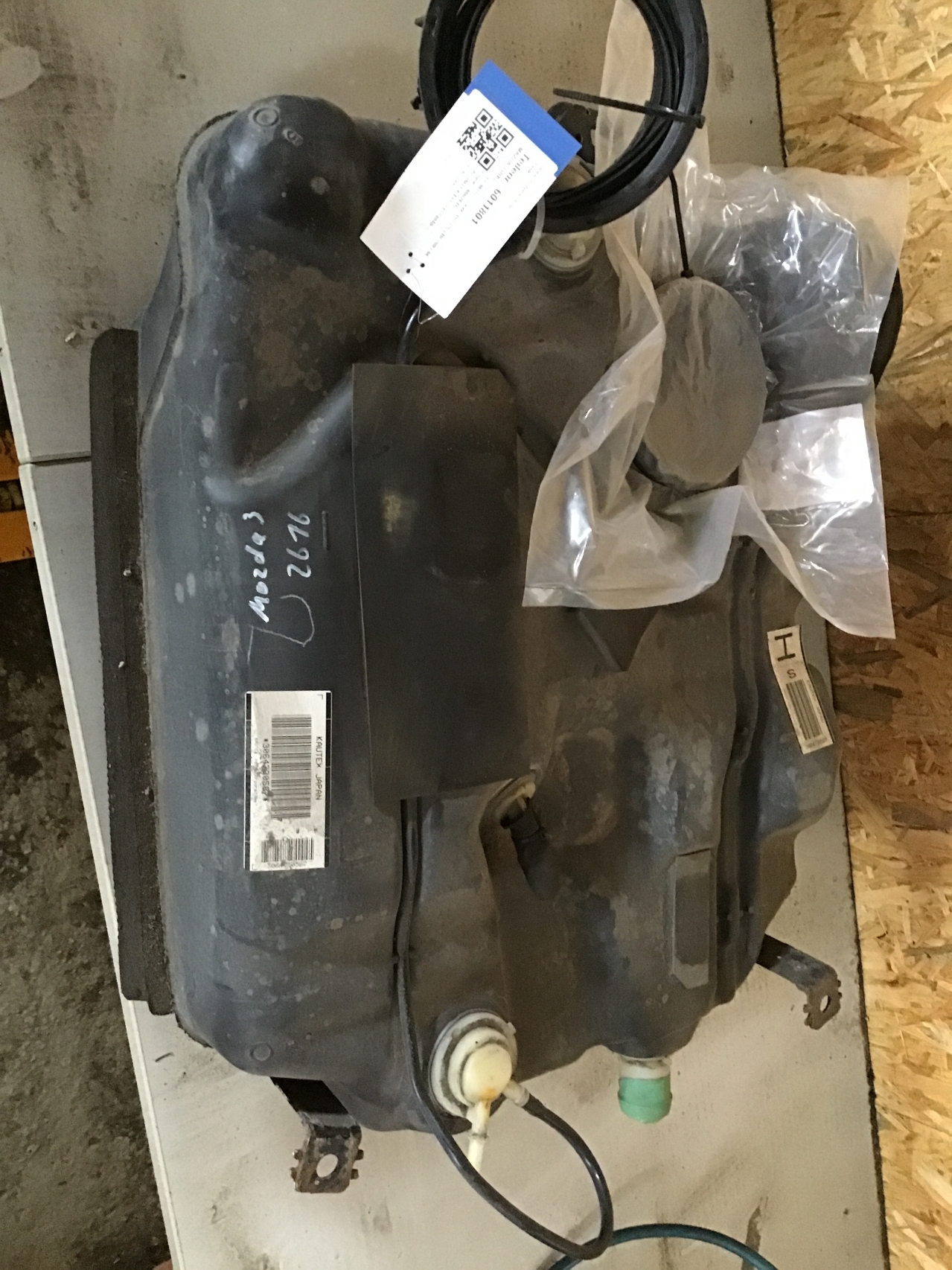 Fuel tank MAZDA 3 (BK) 1.6 (BK14) 5564766 BParts