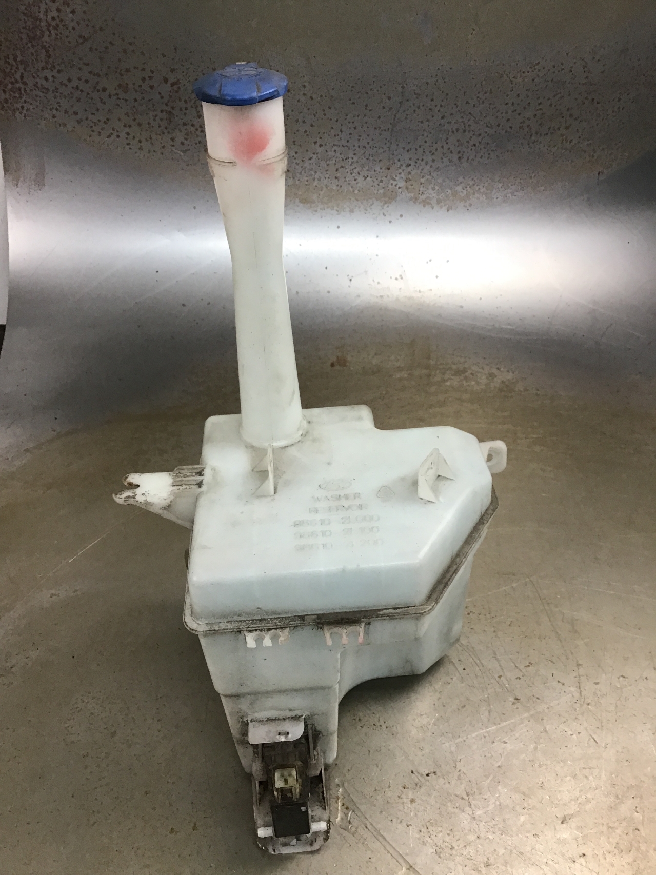 Windscreen washer tank HYUNDAI i30 (FD) 1.4 10089057 BParts