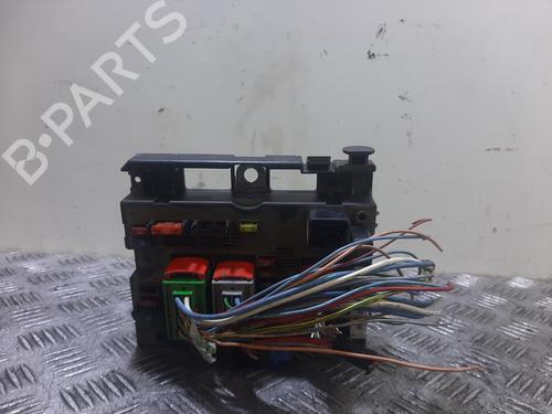 Used Fuse box Fuse box 38110318 38110318