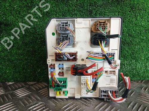 Used Fuse box Fuse box 32672528 32672528