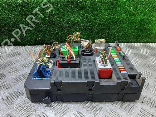Used Fuse box Fuse box 25007101 25007101