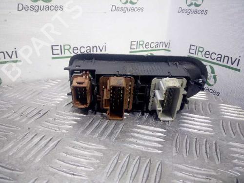 Left front window switch RENAULT MEGANE II (BM0/1_, CM0/1_) 1.9 dCi (BM0G, CM0G) | BP4624715I27