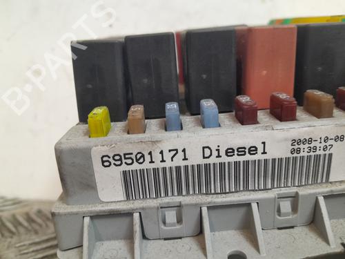 Used Fuse box Fuse box 37161700 37161700