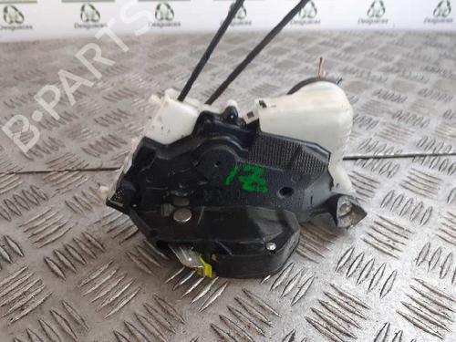 Używane Zamek drzwi przednich lewych TOYOTA YARIS (_P9_) 1.4 D-4D (NLP90_, NLP90R) (90 hp) 5631000