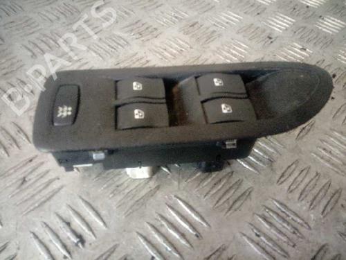 Used Left front window switch RENAULT LAGUNA II (BG0/1_) 1.6 16V (BG0A, BG0L) (107 hp) 4526245