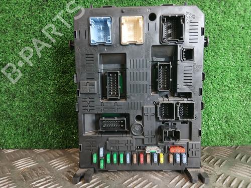 fuse-box-citroen-c4-coupe-la_-2004-2005-2006-2007-2008-2009-2010-2011-2012-2013-32266630 main image