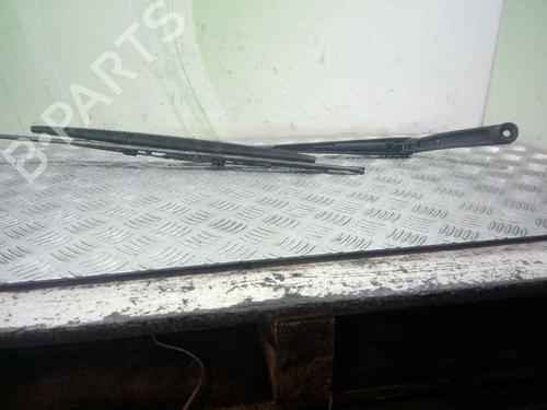 Used Front windshield wiper arm KIA SORENTO I (JC) 2.5 CRDi (170 hp) 9648349