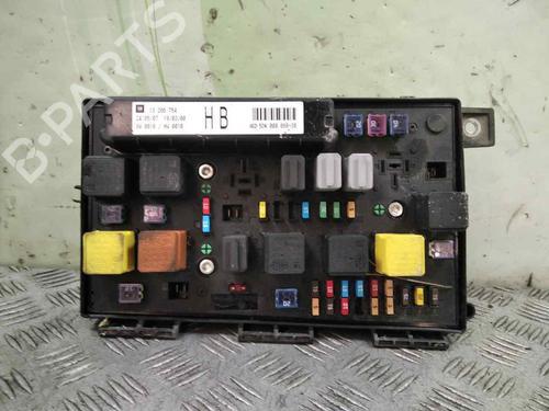 Used Fuse box OPEL ZAFIRA / ZAFIRA FAMILY B (A05) [2005-2019]  19285782