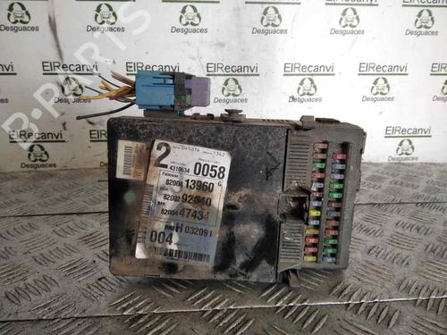 Used Fuse box RENAULT LAGUNA II (BG0/1_) [2001-2007]  16113076