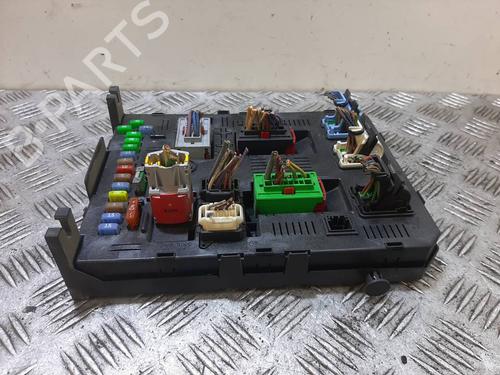 Used Fuse box Fuse box 38541821 38541821