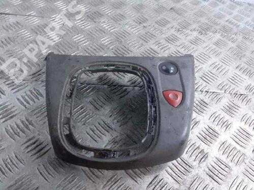 Used Warning switch RENAULT SCÉNIC II (JM0/1_) 1.9 dCi (JM0G, JM12, JM1G, JM2C) (120 hp) 6514668