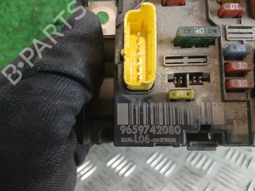 Fuse box PEUGEOT 307 (3A/C) 1.6 HDi | BP32420881E1