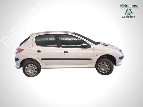 Høyre baklys PEUGEOT 206 Hatchback (2A/C) | BP17724201C35