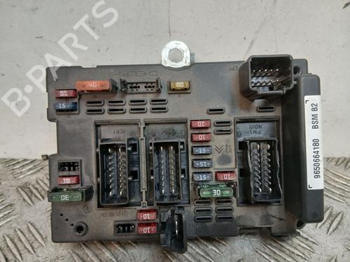 Used Fuse box Fuse box 37466633 37466633