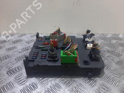 Used Fuse box Fuse box 38061247 38061247