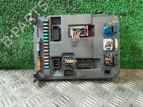 Used Fuse box Fuse box 37195748 37195748