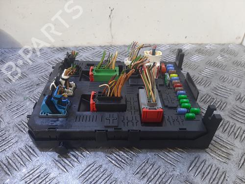Used Fuse box Fuse box 37595525 37595525