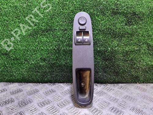 Used Left front window switch FIAT GRANDE PUNTO (199_) 1.3 D Multijet (75 hp) 25772068