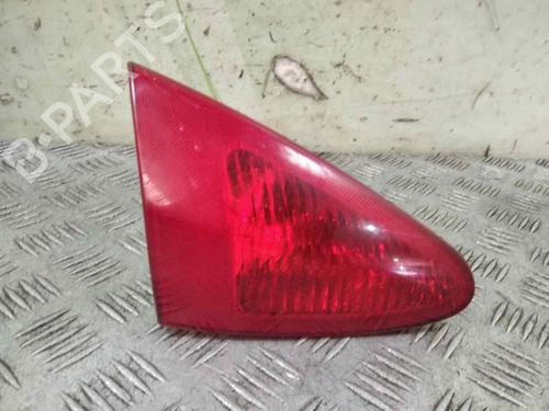 Feu de coffre gauche ALFA ROMEO 147 (937_) 1.6 16V T.SPARK ECO (937.AXA1A, 937.BXA1A) (105 hp) 19431644