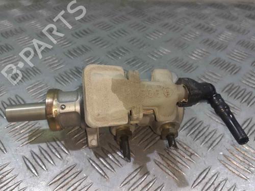 Brake master cylinder FORD FOCUS I (DAW, DBW) | BP9575733M77