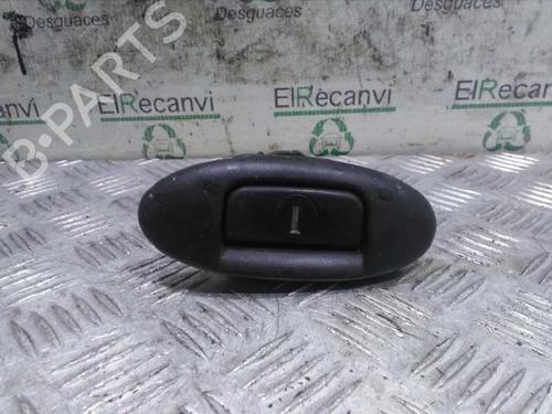 Trunk håndtak RENAULT MEGANE I Classic (LA0/1_) 1.9 dT (104 hp) 4549191