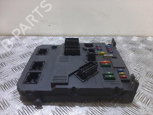 Used Fuse box Fuse box 37294797 37294797