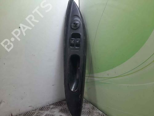 Mando elevalunas delantero izquierdo HYUNDAI H-1 Van (A1) [1997-2008]  16033405