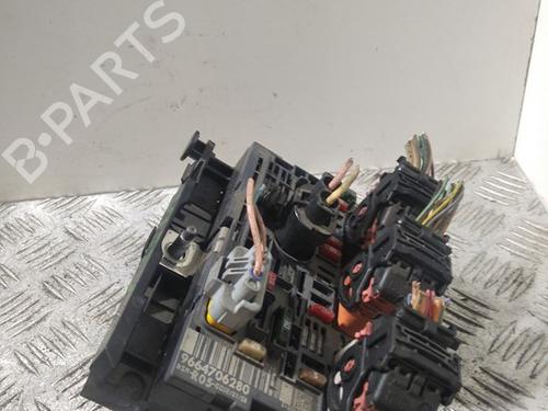 Used Fuse box PEUGEOT 308 SW I (4E_, 4H_) [2007-2014]  30469683