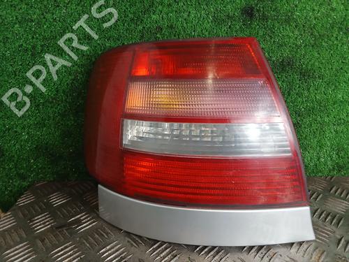 Feu arrière gauche AUDI A4 B5 Avant (8D5) 2.5 TDI (150 hp) 31841677