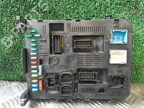 Used Fuse box Fuse box 37666356 37666356